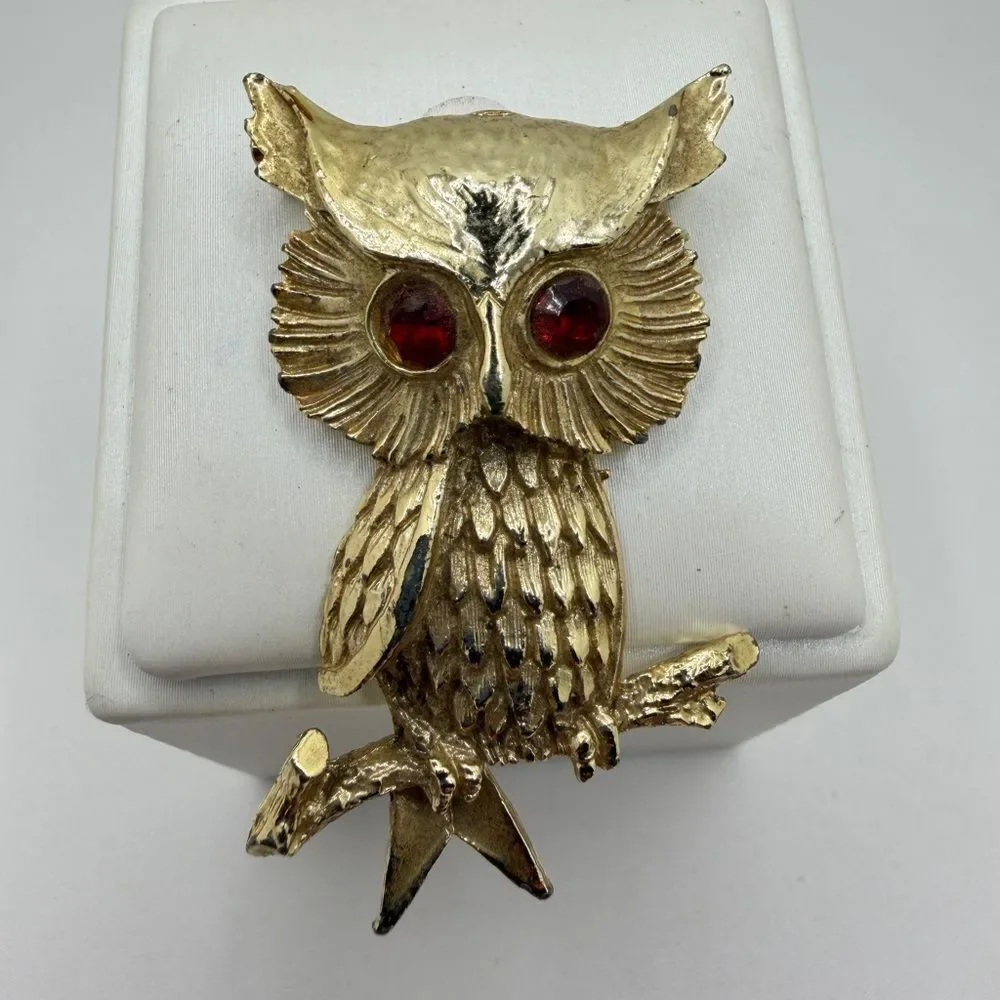 Vintage Gerry's gold tone owl‎ brooch/pin with red rhinestone eyes!